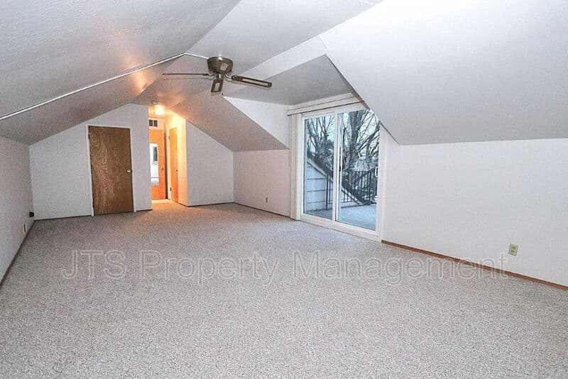 Fair Oaks House: 8520 Emperor Drive
