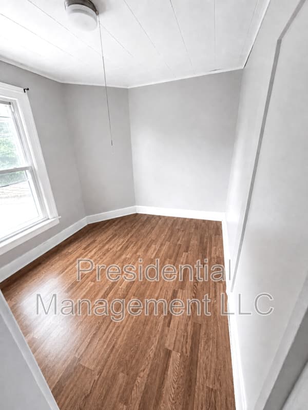 Waterbury Condo: 74 Holmes Ave