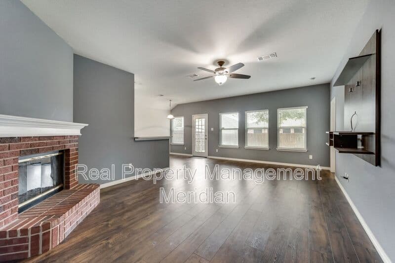 Blue Mound House: 10505 Braewood Dr
