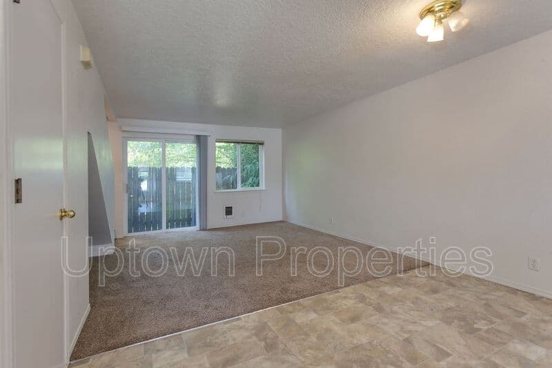 Portland House: 228 SE 106th Ave
