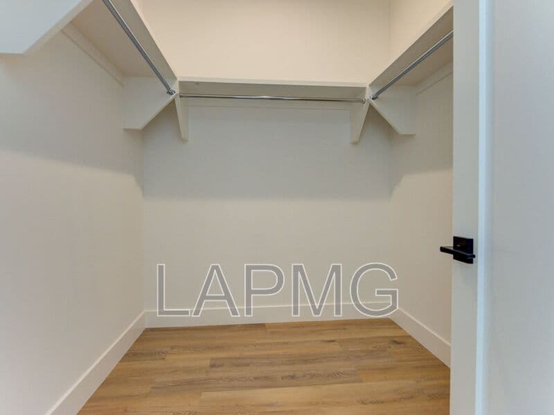 Los Angeles House: 6016 Comey Ave