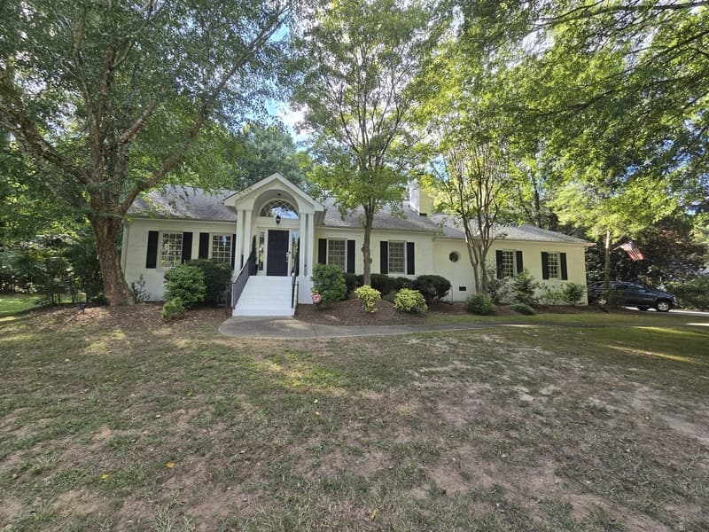 Raleigh House: 5516 Den Heider Way