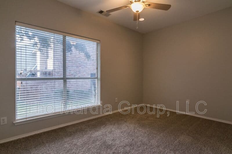 Garland House: 3904 Brandon Park Dr
