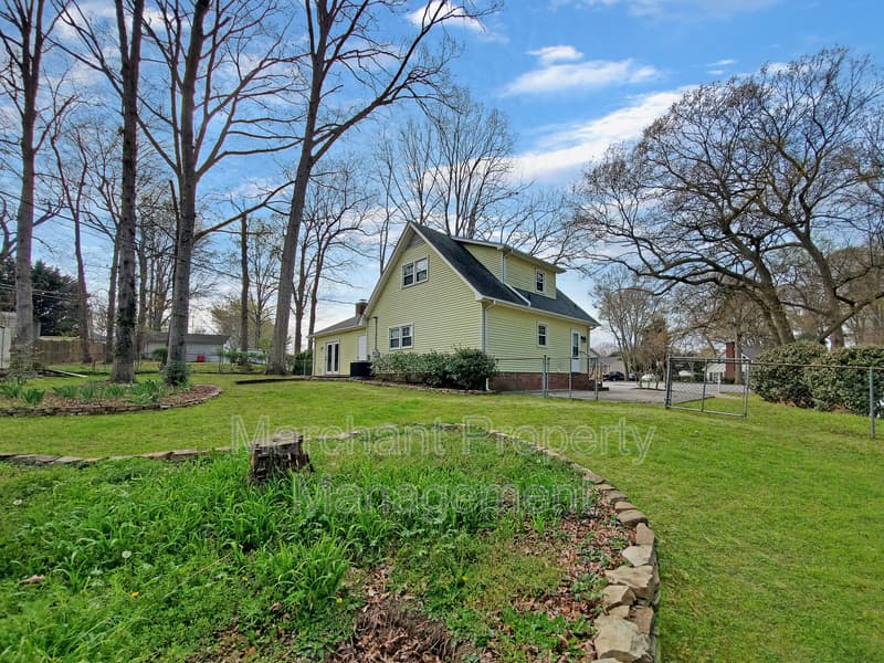Simpsonville House: 121 Coalmont Court