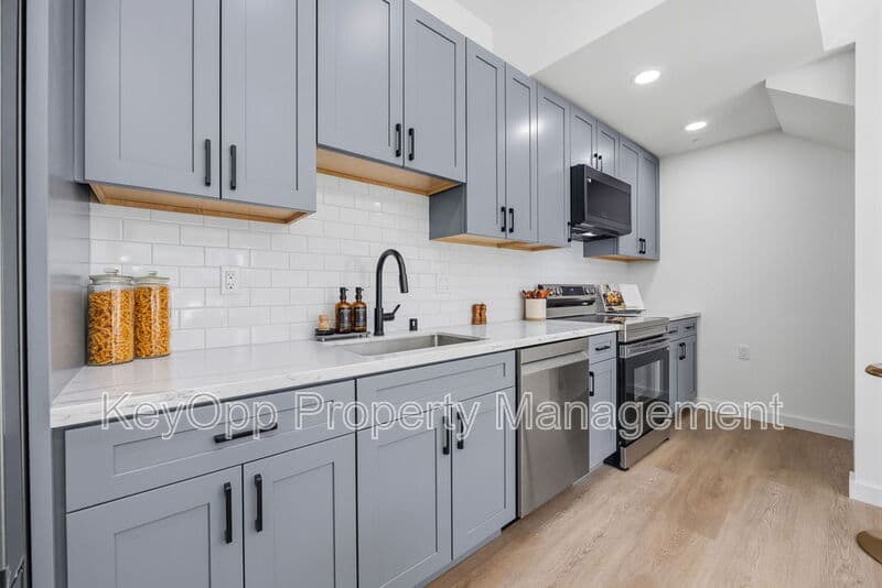 San Francisco Condo: 2730 23rd Street