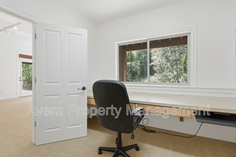 Portland House: 227 NW Seblar Drive