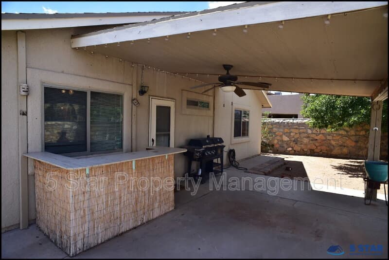 El Paso House: 14325 Island Point Drive