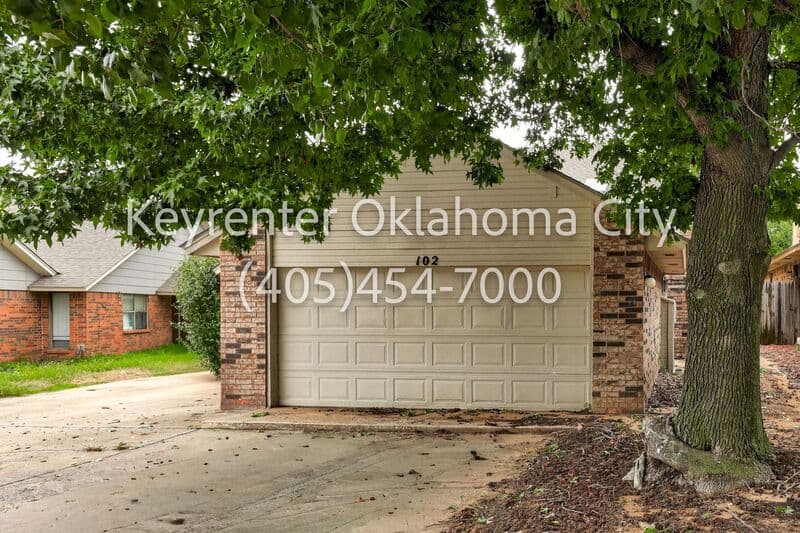 Norman Condo: 102 Harvard Rd