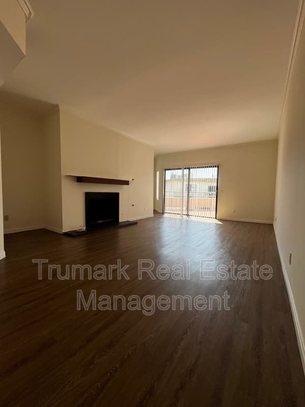 Glendale Condo: 412 N Kenwood St.