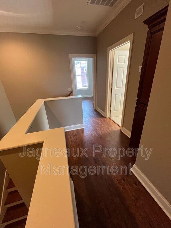 Lafayette House: 114 Hargrave Dr