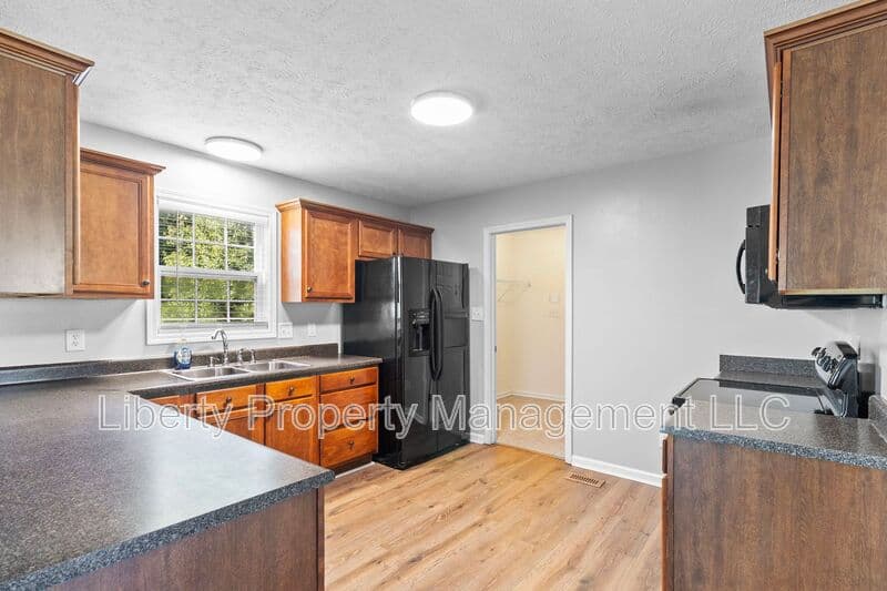 Cameron House: 212 Checkmate Ct