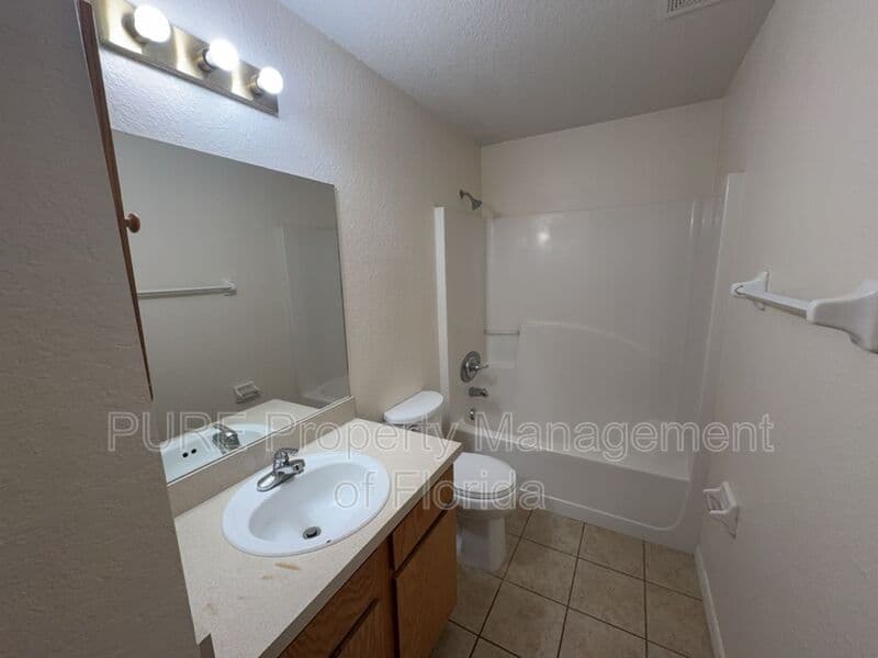 Ocala House: 7455 Midway Terrace