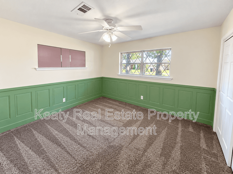 Lafayette House: 214 Dover Dr