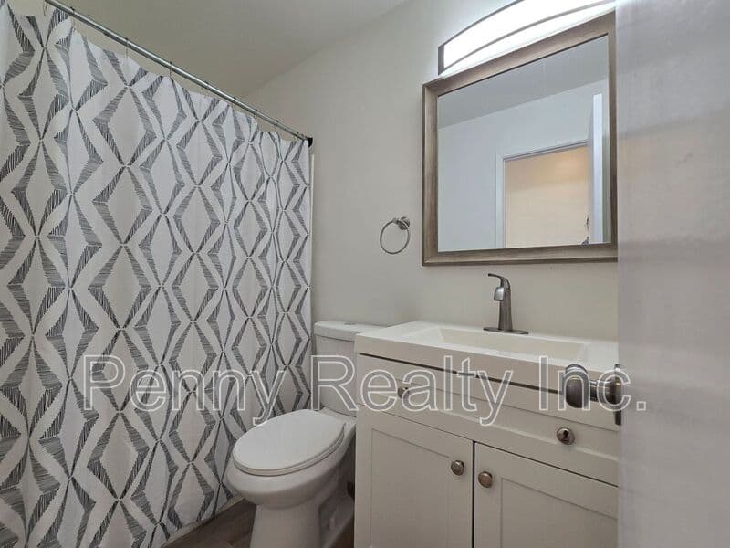 San Diego House: 6046 Reo Pl