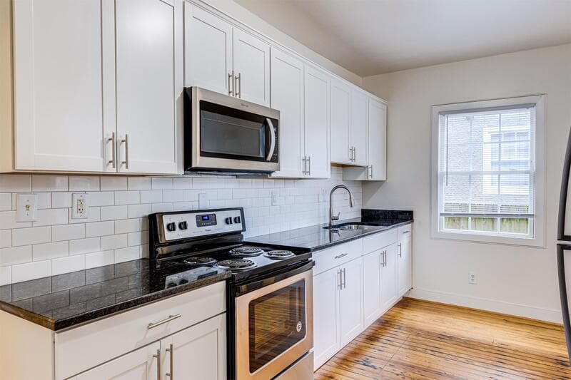 Richmond Condo: 2922 Noble Ave. A