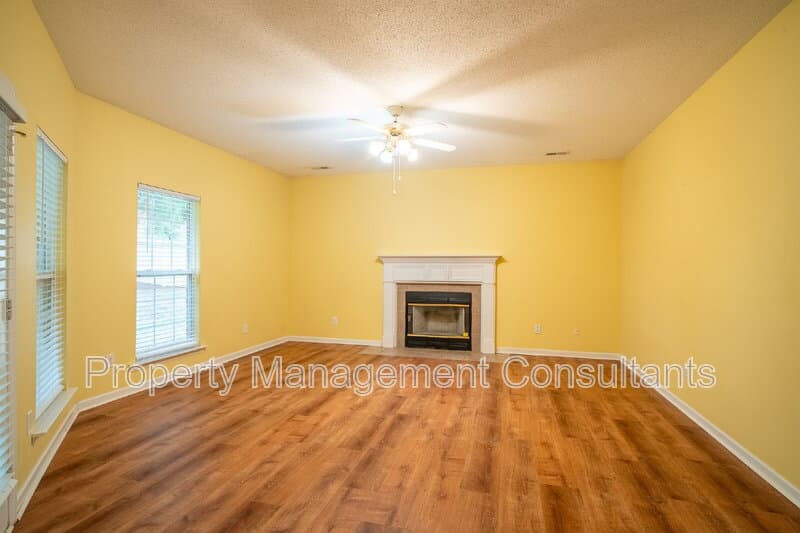 Madison House: 216 Horseshoe Bend North