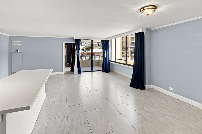Honolulu Condo: 2215 Aloha Drive #4J