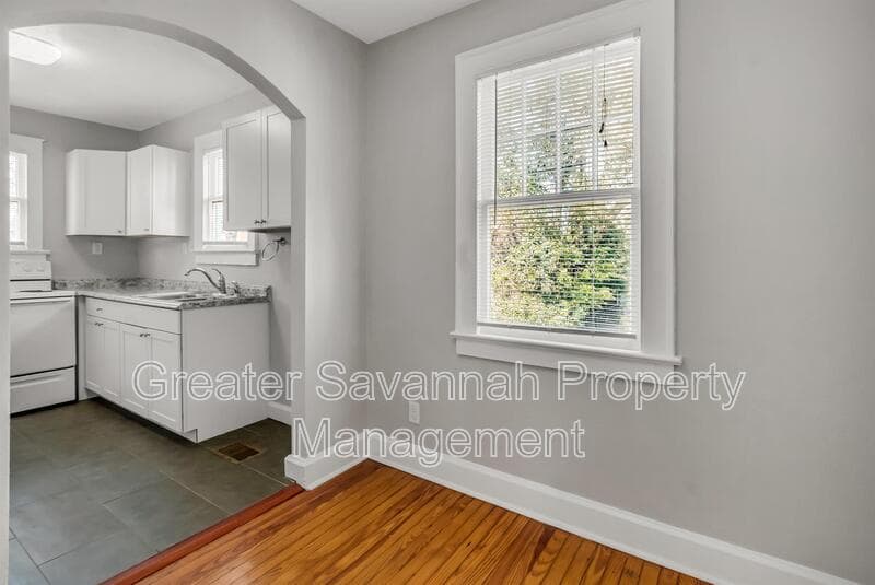 Savannah House: 916 East 35th Street