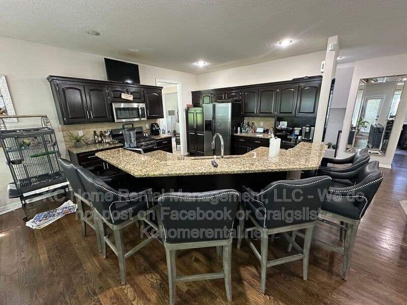 Overland Park House: 11429 W 142nd Ter