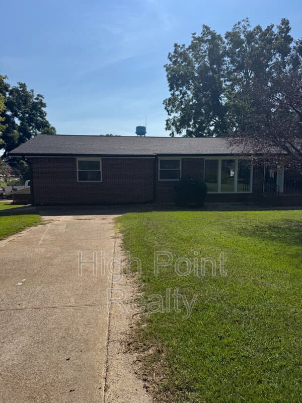 Rainsville House: 61 Rains Avenue Southeast