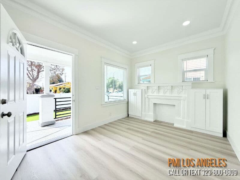 Los Angeles House: 1313 West 84th Place