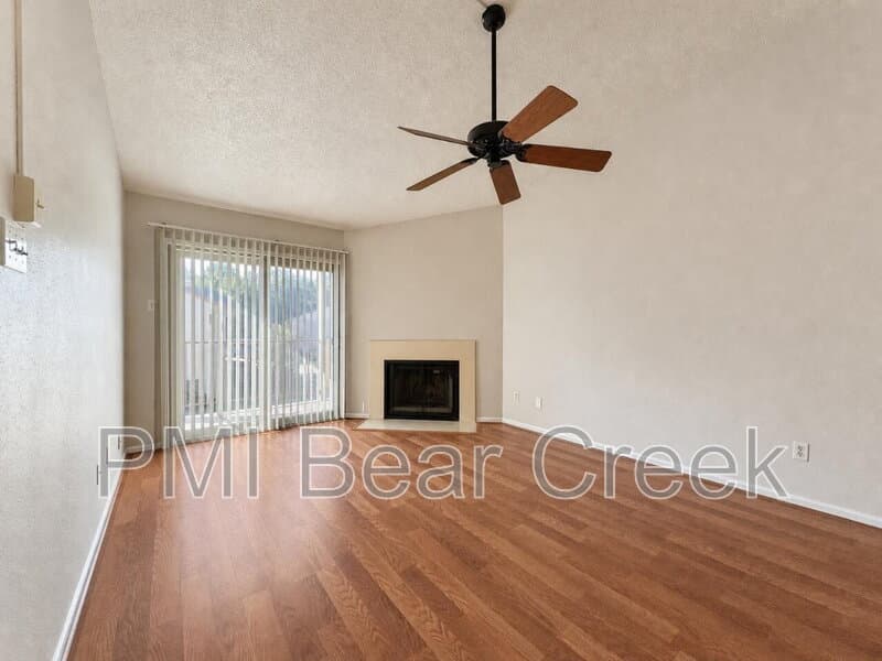 Houston Condo: 2120 El Paseo St