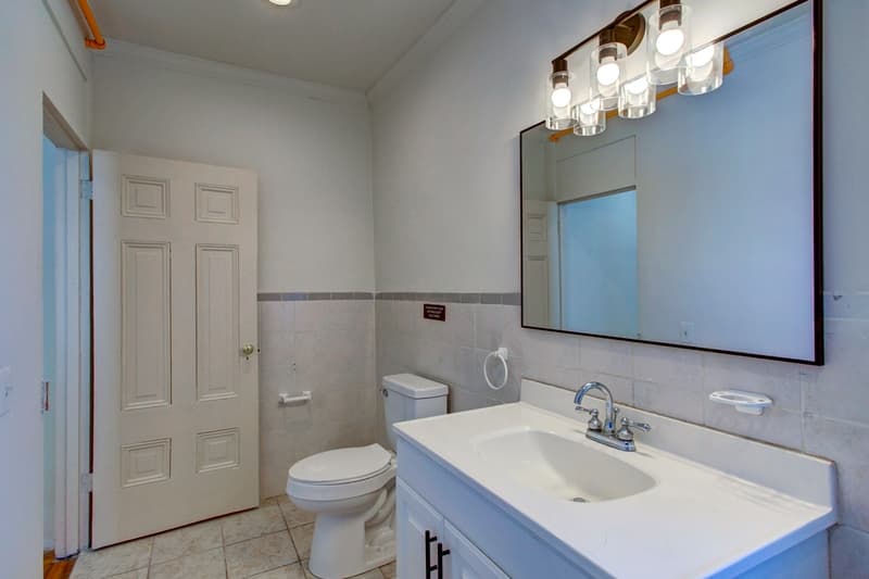 Columbia House: 513 Locust Street