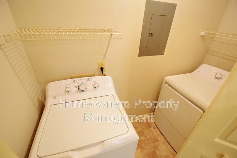 Fayetteville House: 325 Waterdown Dr