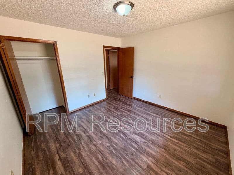 Oklahoma City Condo: 7000 Woodlake Dr
