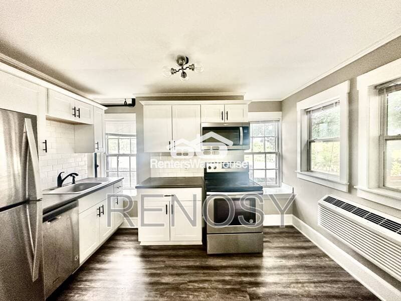 Des Moines House: 2500 Grand Ave