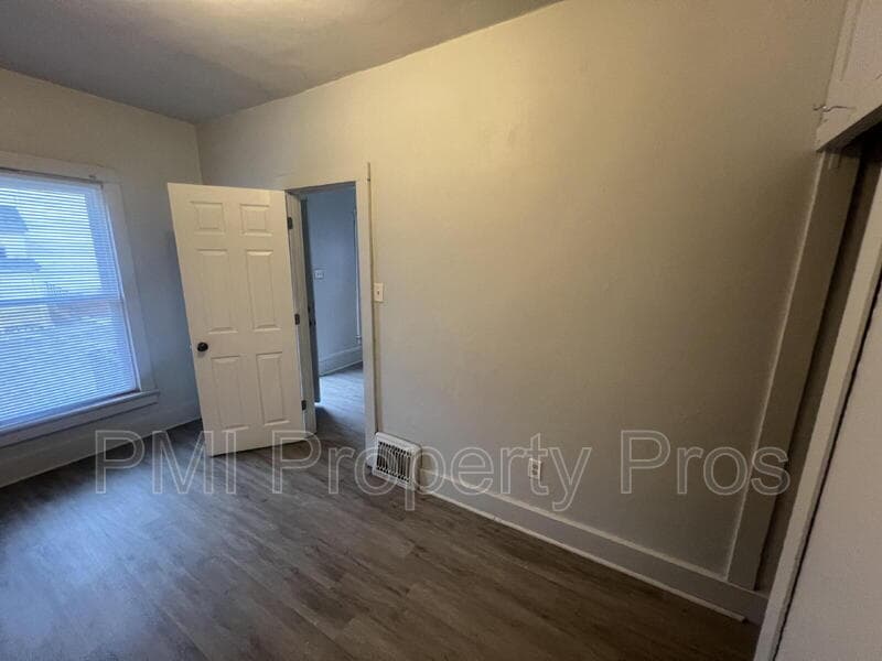 Milwaukee Condo: 2439A N Dr William Finlayson
