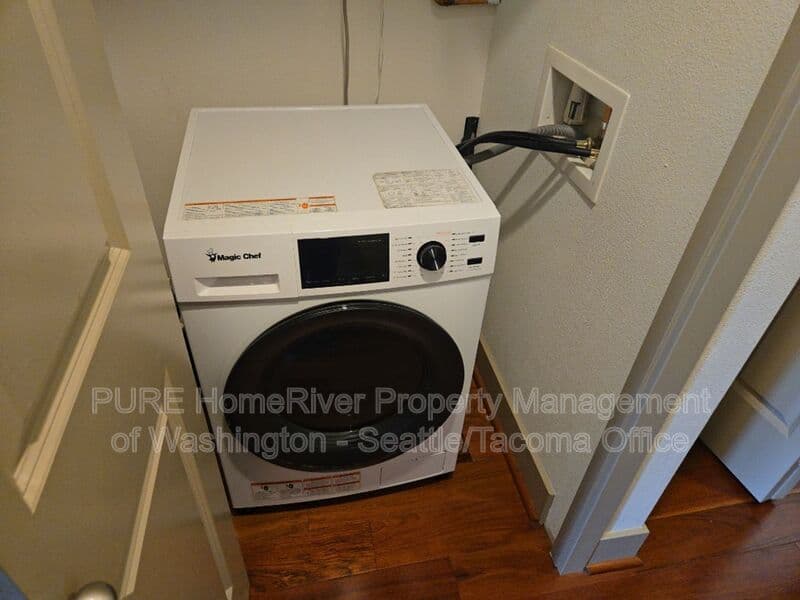 Seattle Condo: 4547 8th Ave