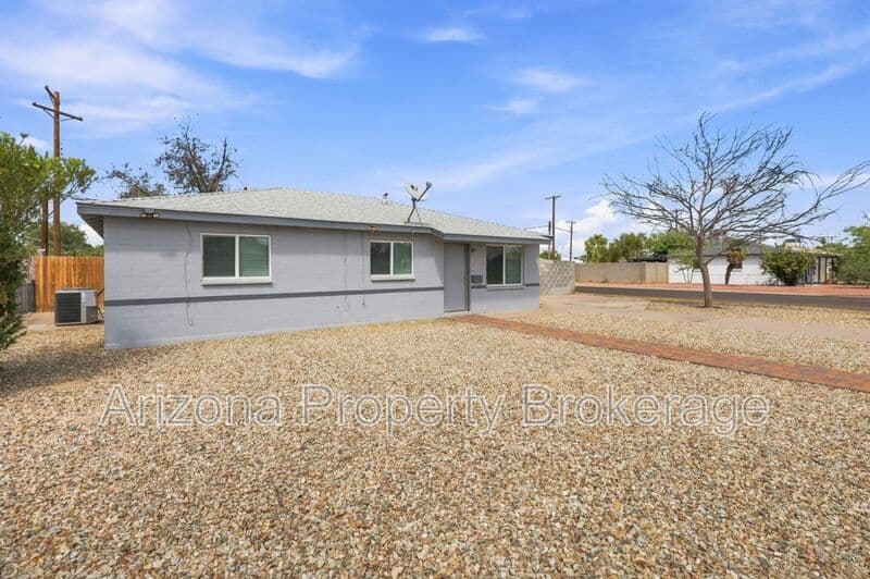 Phoenix House: 3302 W. Solano Dr. South