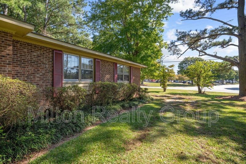Lillington Condo: 16 Parkwood Circle B