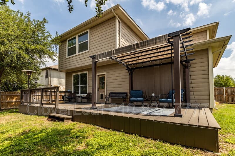 Schertz House: 764 Clearbrook Ave