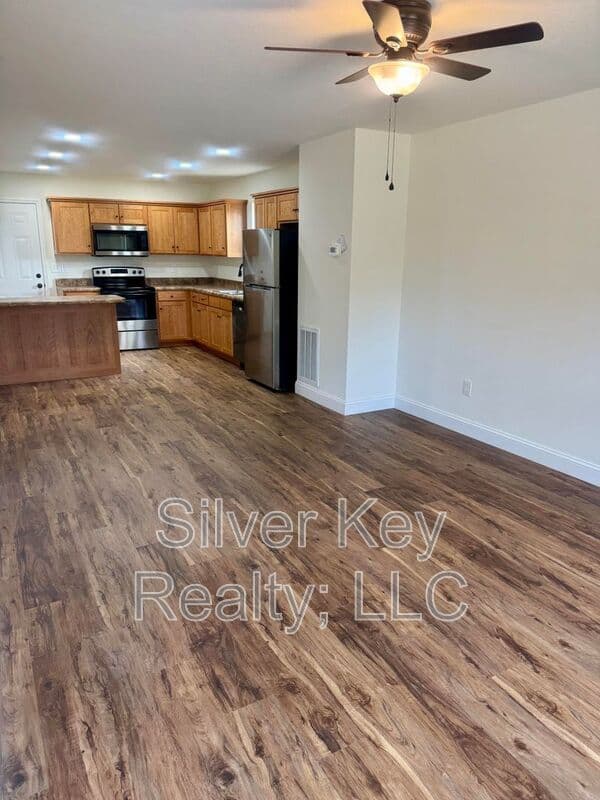 Athens Townhome: 318 Million Street