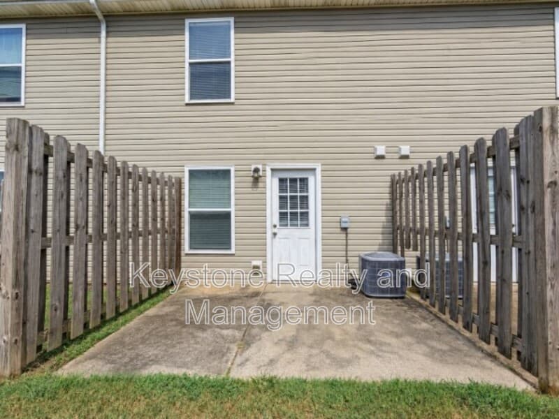 Clarksville Townhome: 512 Peachers Ridge Road