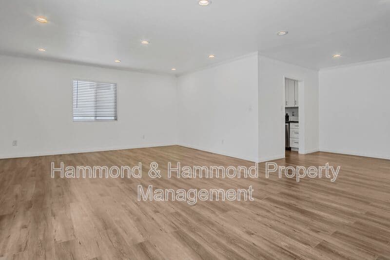 Sherman Oaks Condo: 12955 Riverside Dr.