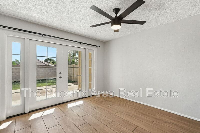 Chandler House: 1115 W Estrella Dr