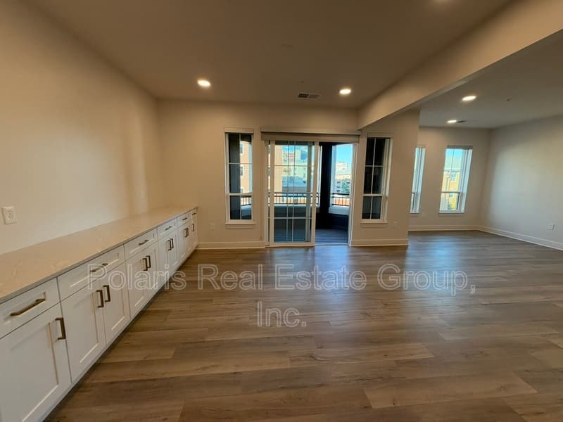 Carmel Condo: 925 Veterans Way