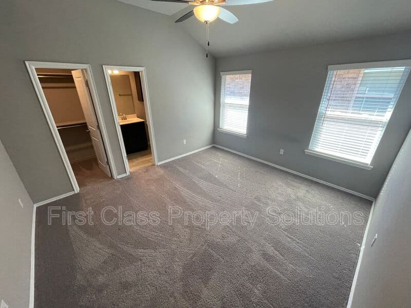 Yukon House: 11613 SW 8th Circle