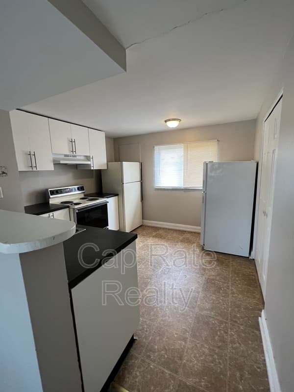 Columbus House: 3632 Cushing Dr