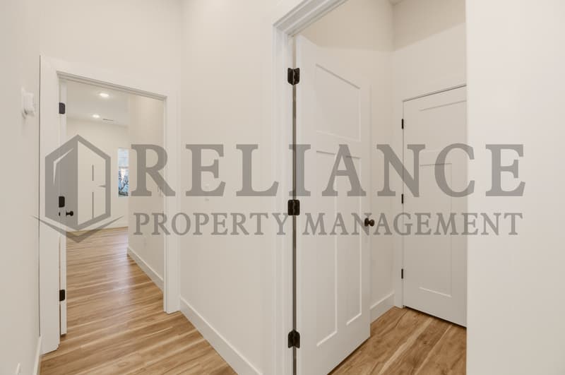Valley Center House: 701 E Elmwood St
