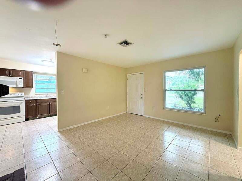 Fort Myers House: 2985 Saint Charles Street