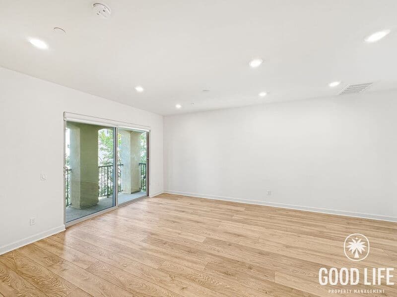 Oceanside Townhome: 4366 Pacifica Way