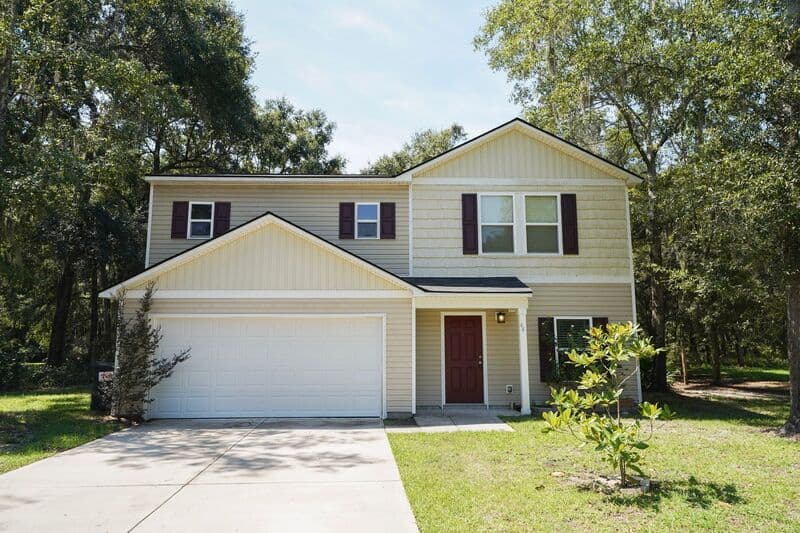 Midway House: 44 Sunrise Cir