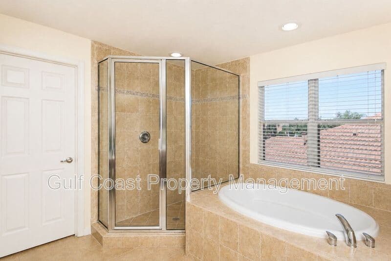 Bradenton House: 6945 74th Street Circle East