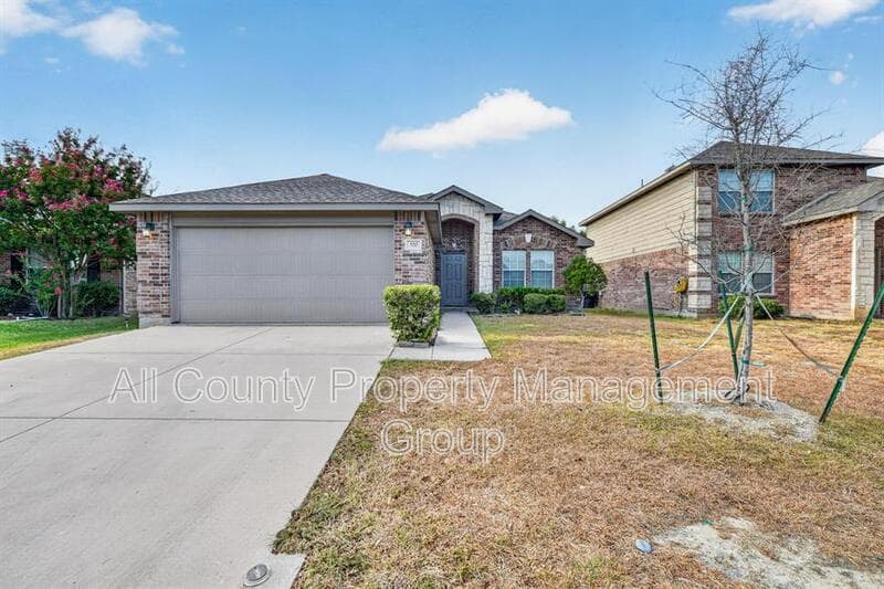 Fort Worth House: 320 Chalkstone Drive