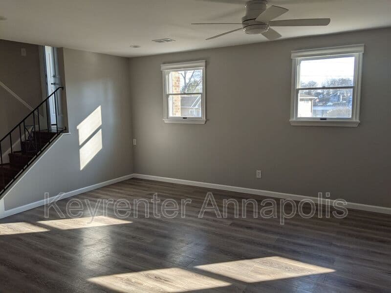 Crownsville House: 840 Valentine View