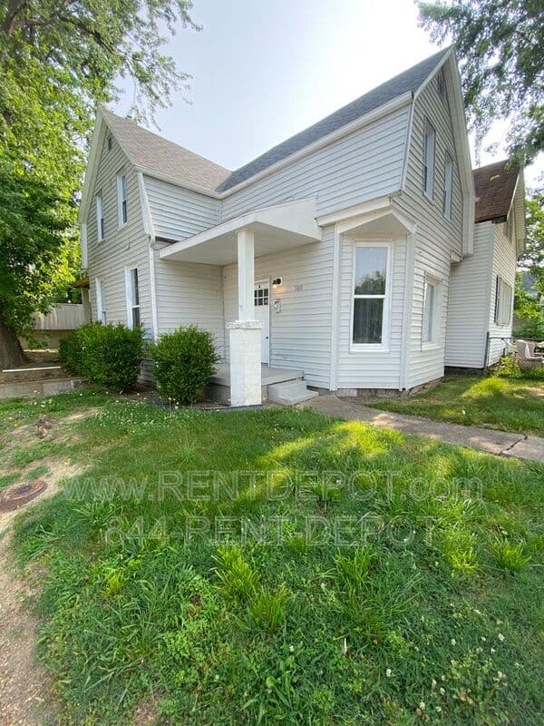 Evansville House: 300 E Michigan